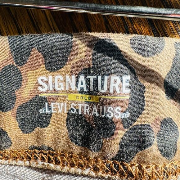 Levi's Signature Gold Leopard Print Skinny Pants NWT sz25 - Picture 6 of 6